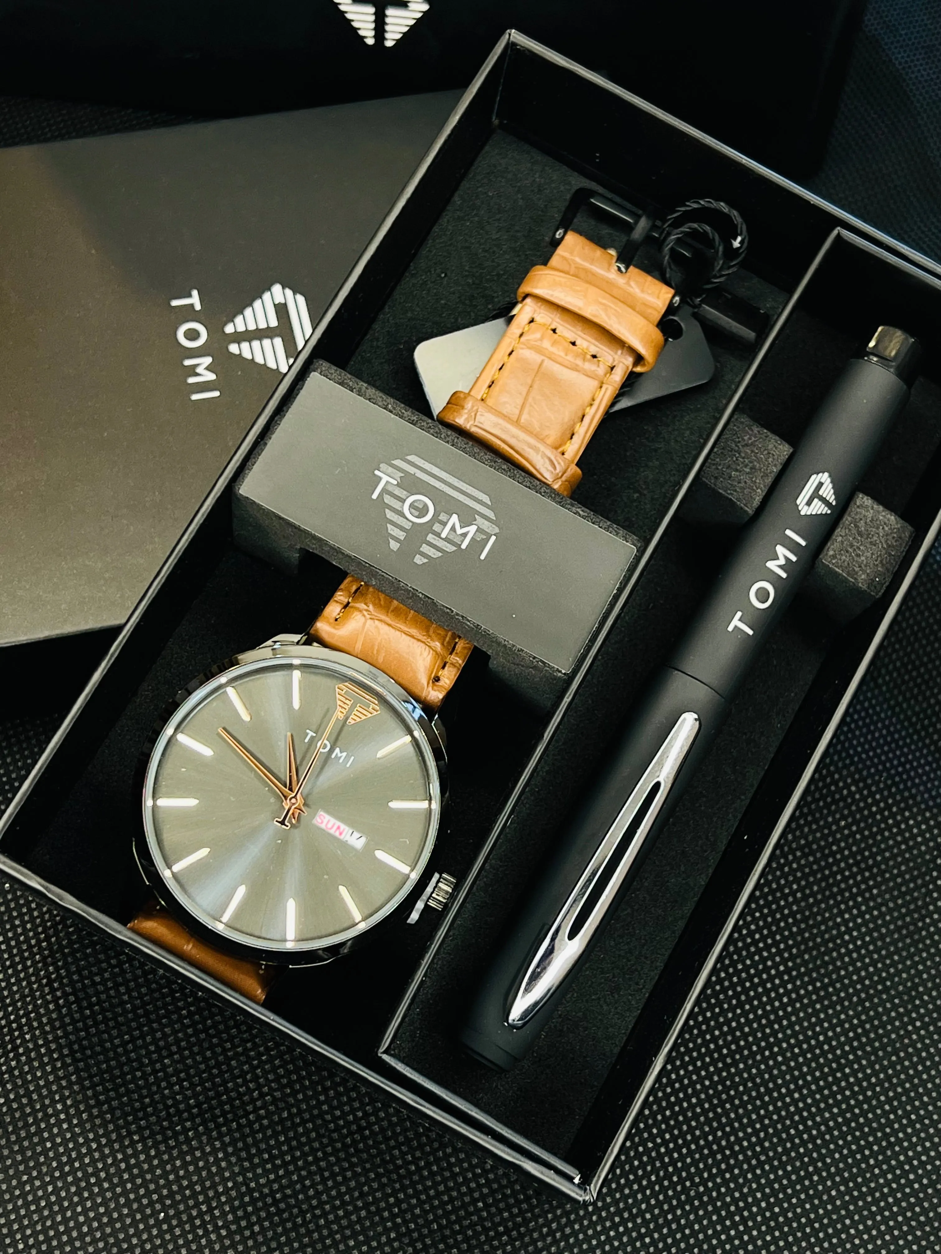 TOMI T-042 Watch With Pen Day Date Quartz Executive Gift Box Packing